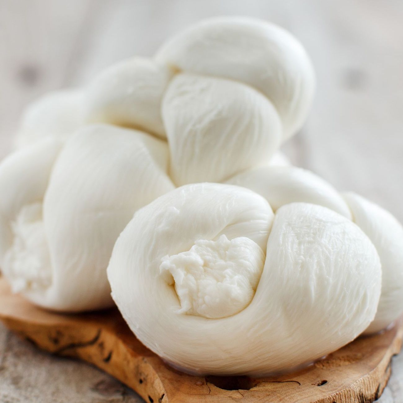 Mozzarella knots