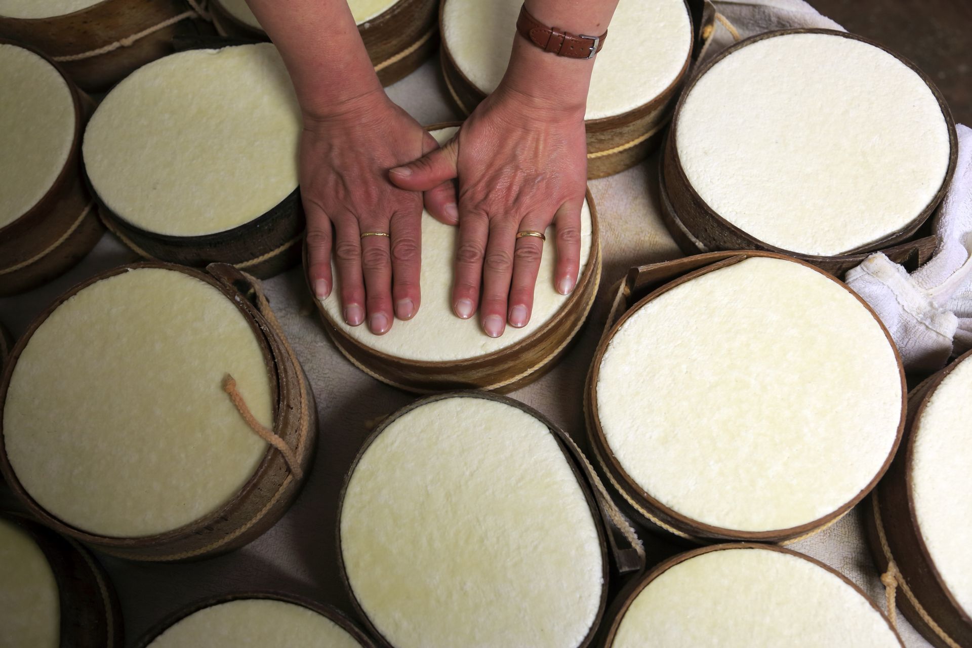 Lavorazione artigianale del formaggio