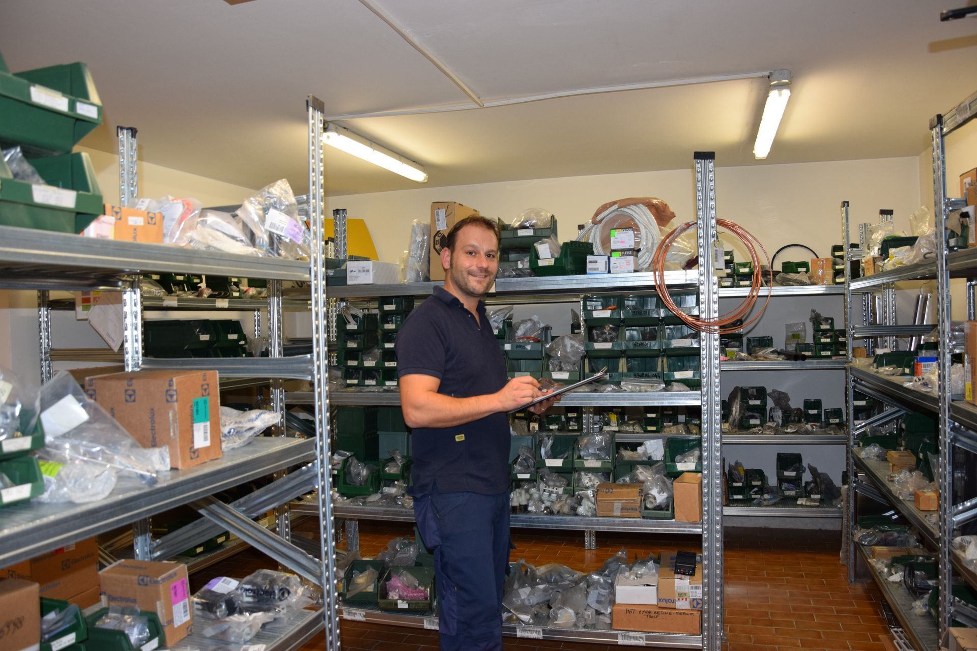 Ampio Magazzino Ricambi