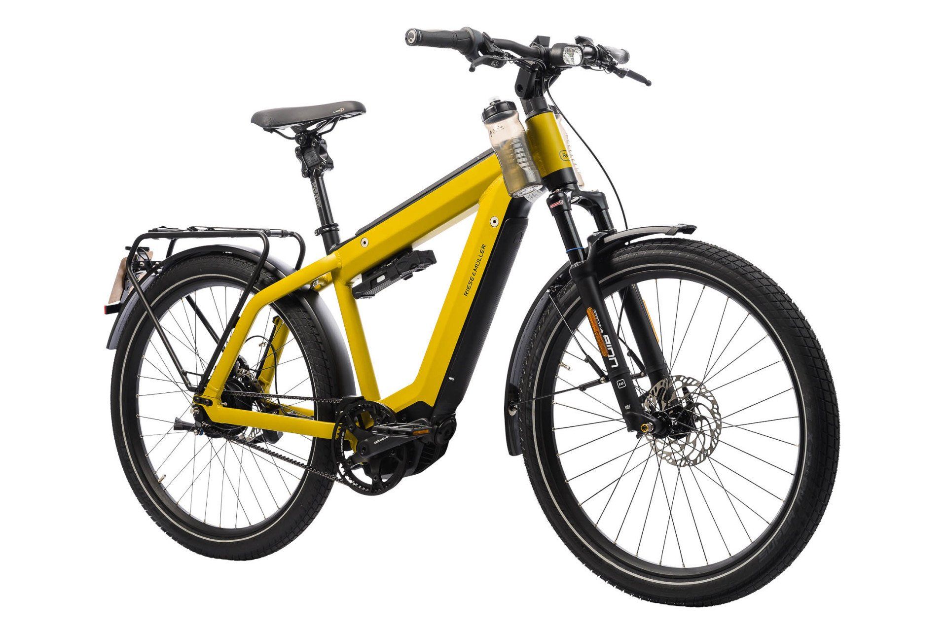 Een gele elektrische fiets staat op een witte achtergrond.