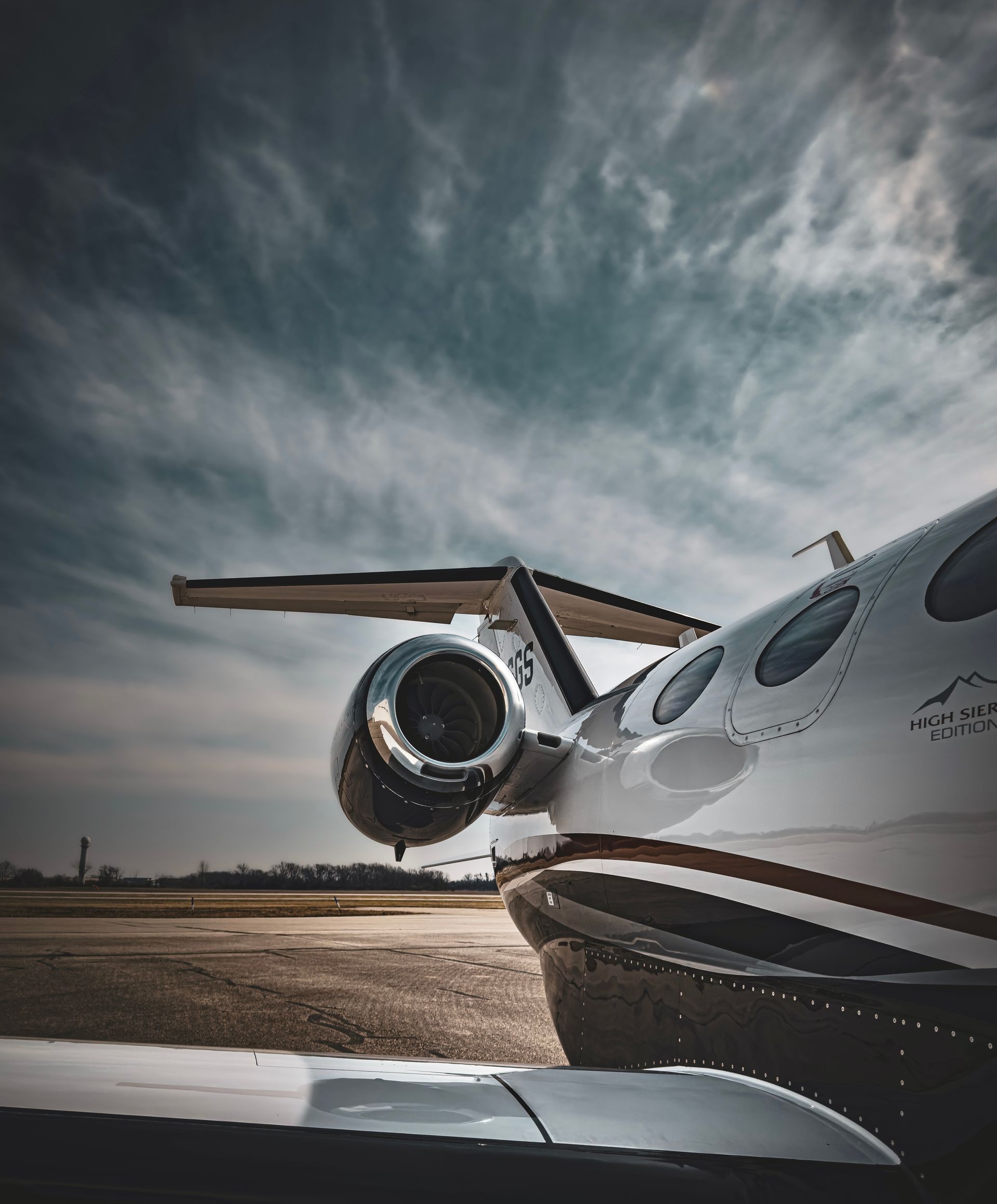 jet_with_sky_backdrop-1920w.jpg