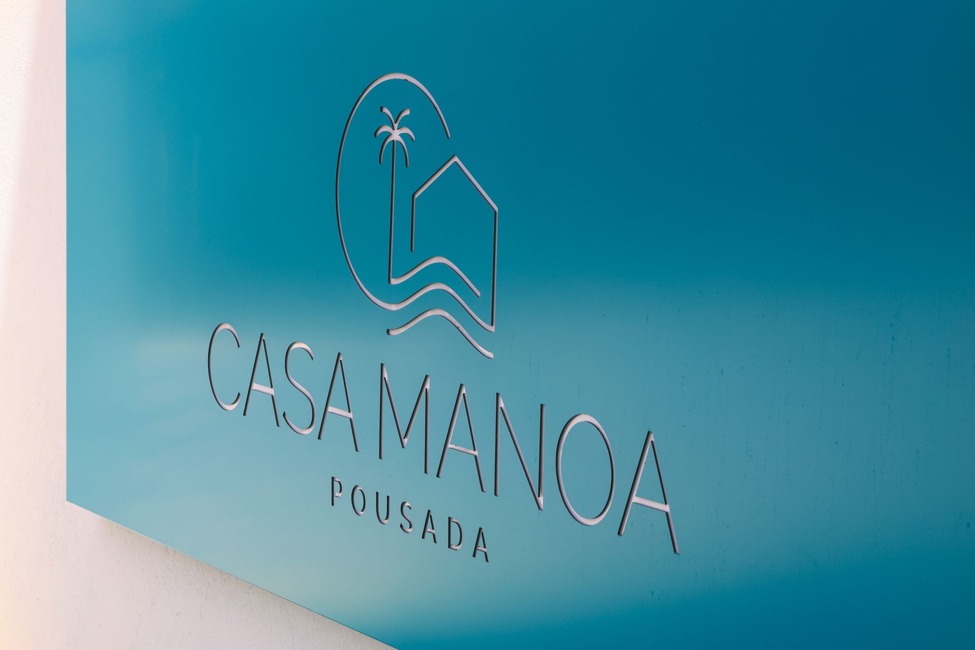 Uma caixa azul com a palavra casa manoa nela