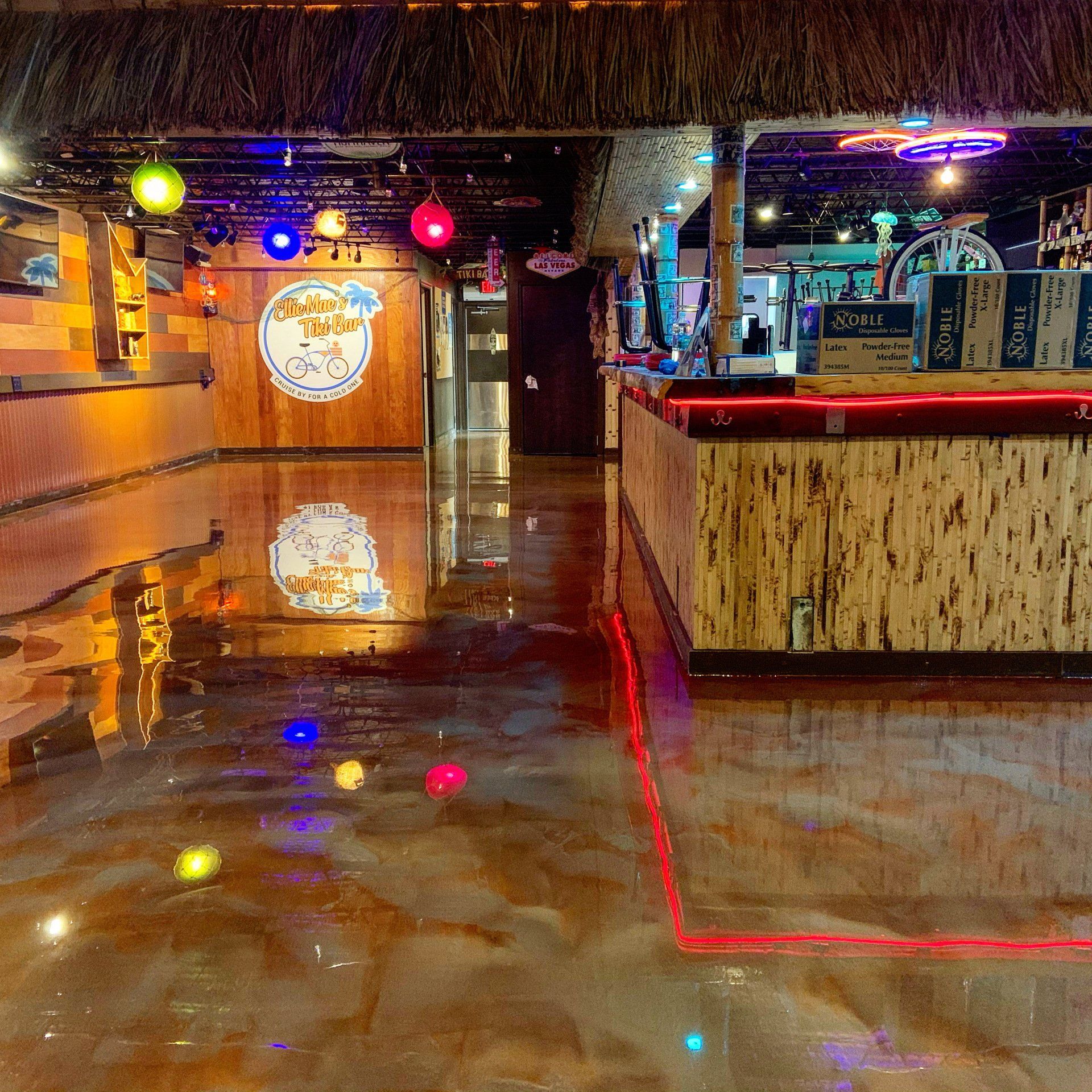 A restaurant with a thatched roof and a sign that says ' shack ' on it