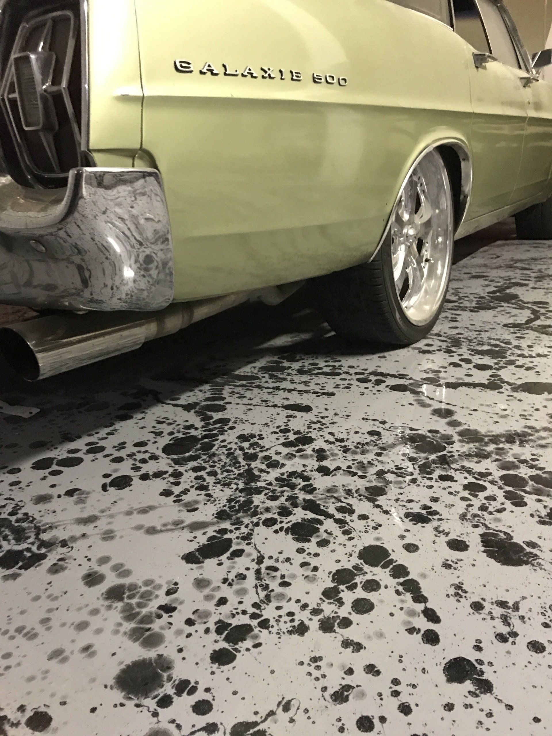 The word galaxie is on the side of a car