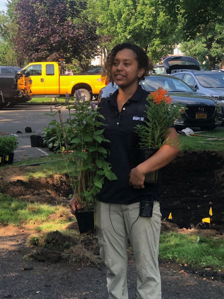 Landscape Ecologist, Cassandra Castano atlks to vlunteers about native plants.