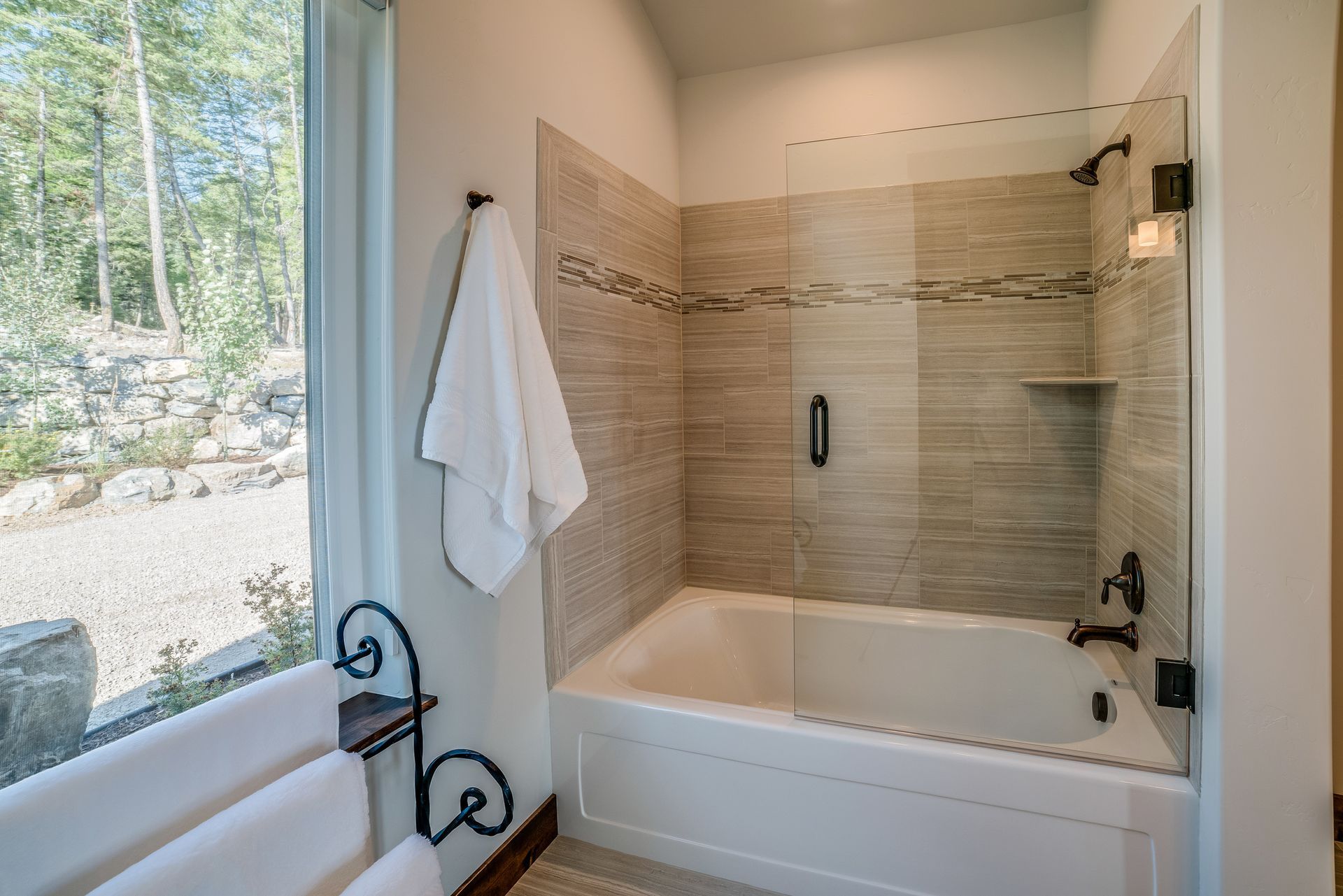 Half glass on tub shower combo – California - Laguna Hills Construction, Inc.