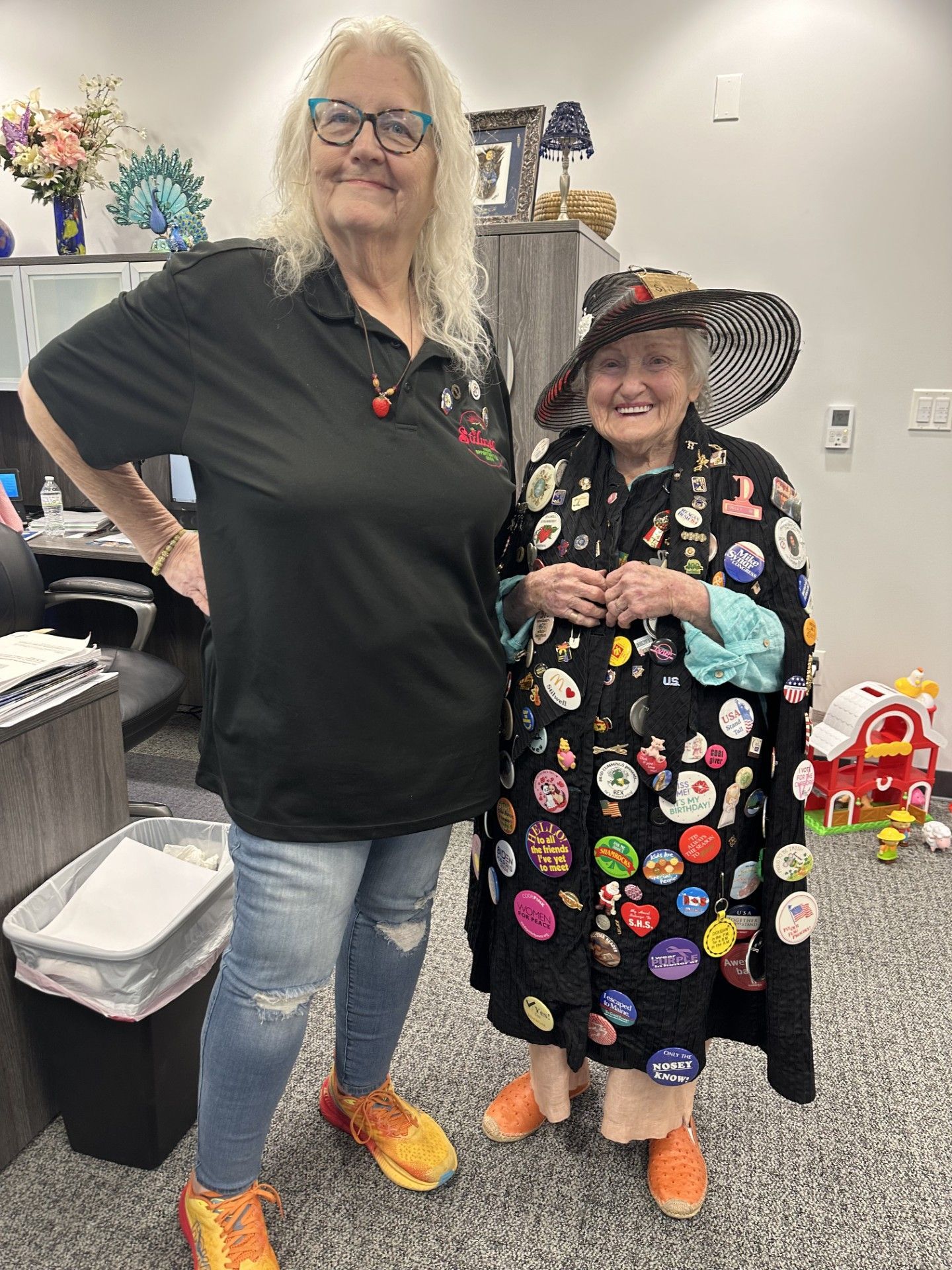 Dolly Dimple Schumann Kester visits  Mayor Jean Ann Wright at city hall