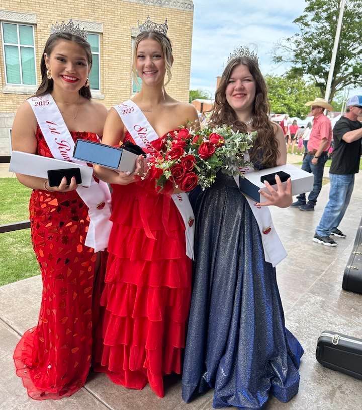 2025-26 Strawberry Queen Karlee Jo Ingram, first runner-up Samantha Taylor, and second runner-up Savannah Cunningham