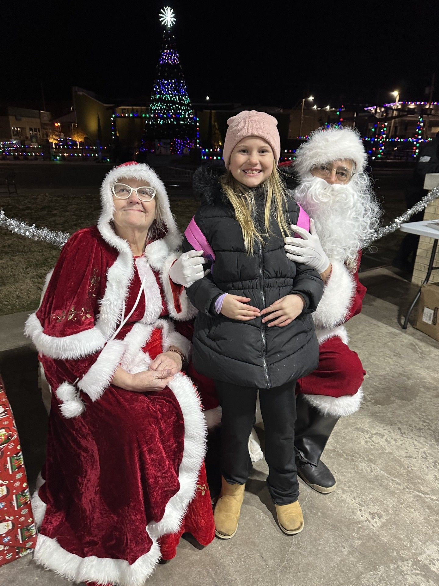 Maizley Smith poses with Santa and Mrs. Claus
