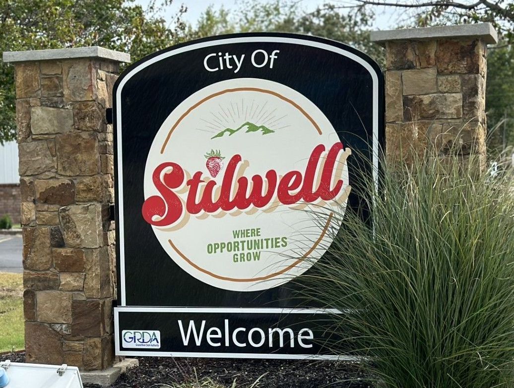 photo of Stilwell's welcome sign