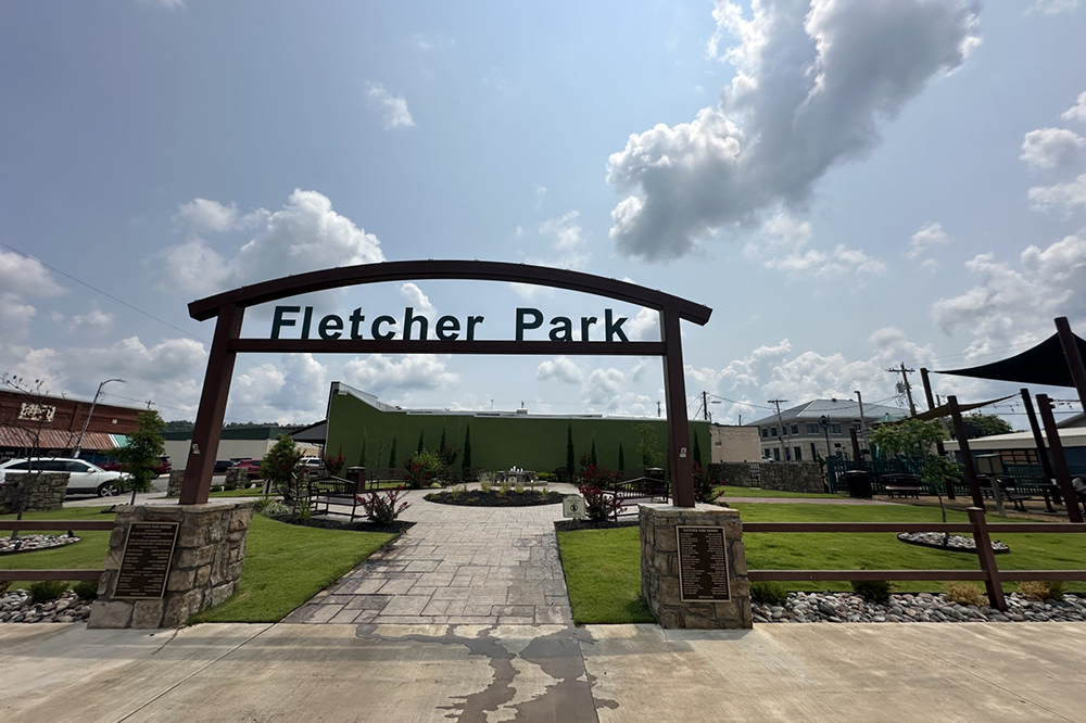 Fletcher Park 2nd Street entrance and sign