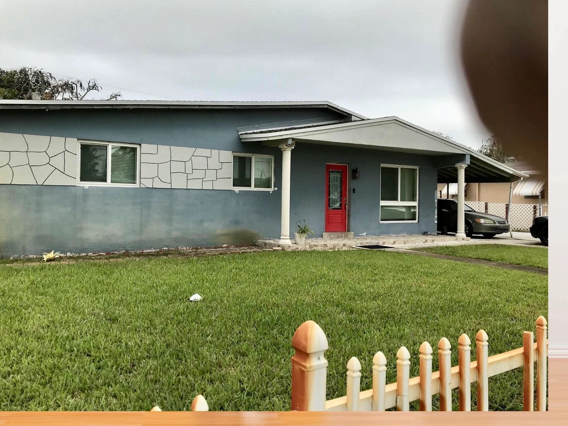 A house with graffiti on the side that says escape