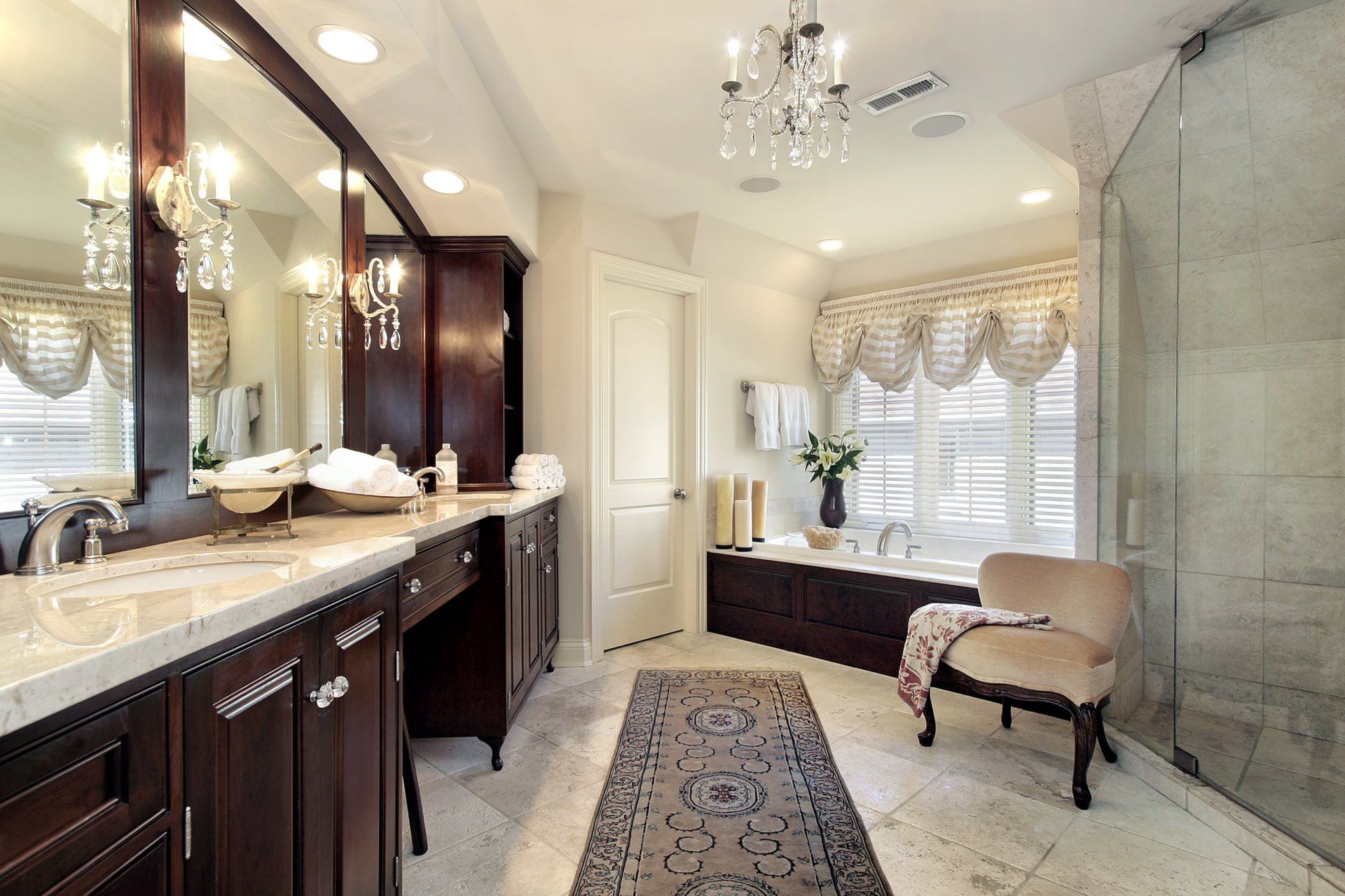 A bathroom with two sinks and a bathtub