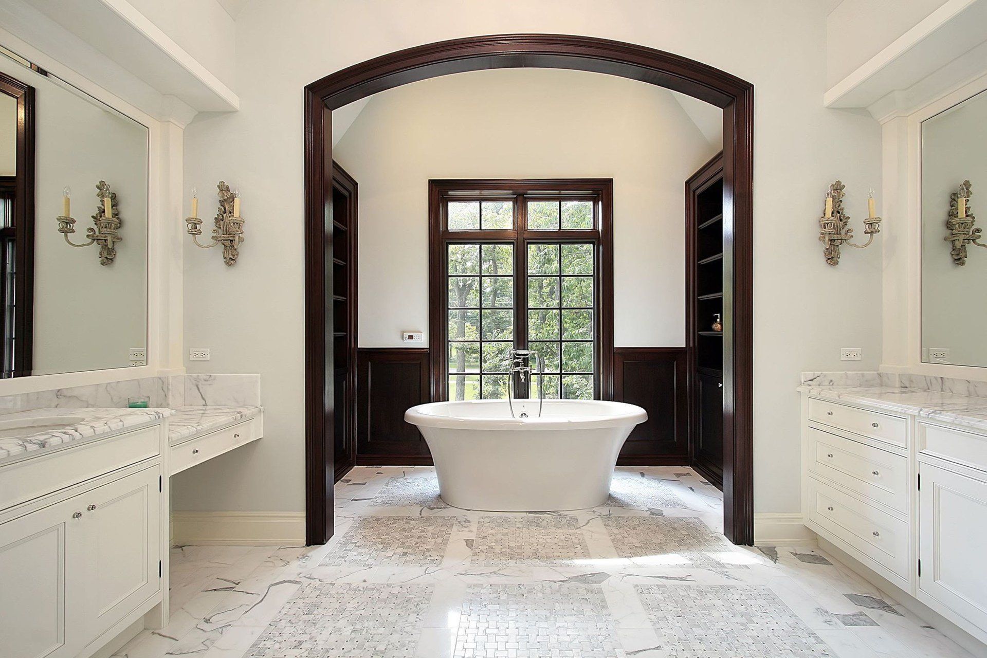A bathroom with two sinks and a tub in it