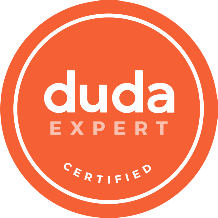 An orange circle with the words duda expert certified on it