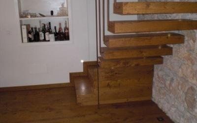 Scala interna in legno