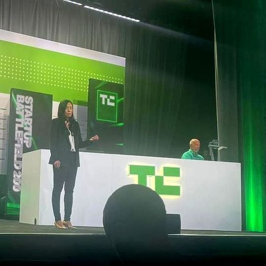Labby's CEO, Julia Somerdin, is pitching at TechCrunch event.