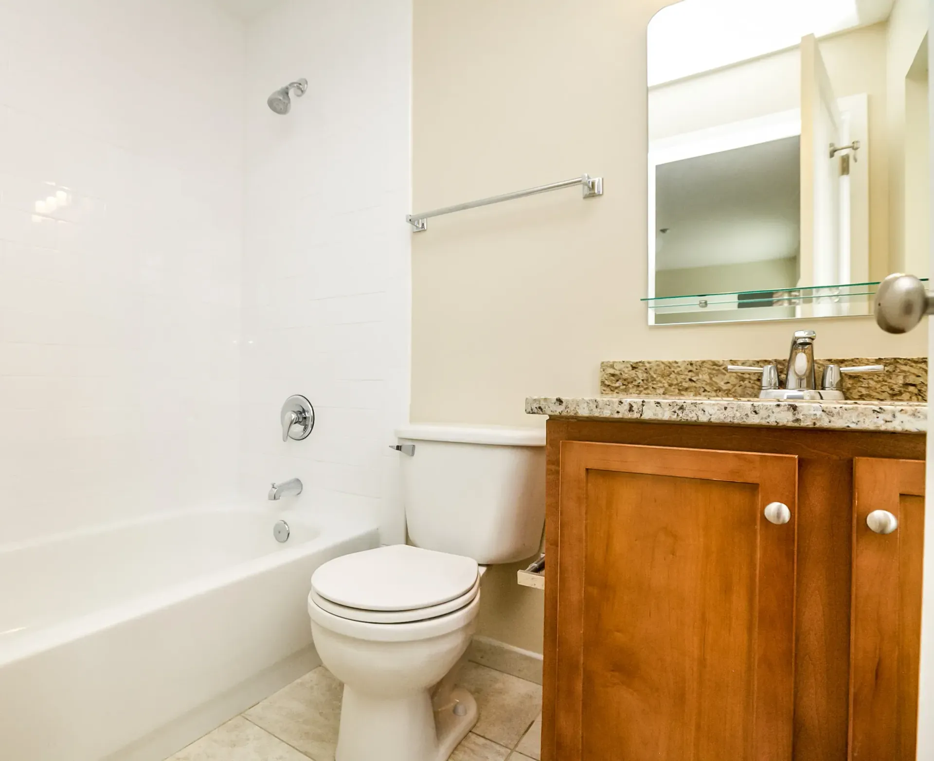 bathroom showing toilet, vanity and bath/shower combo