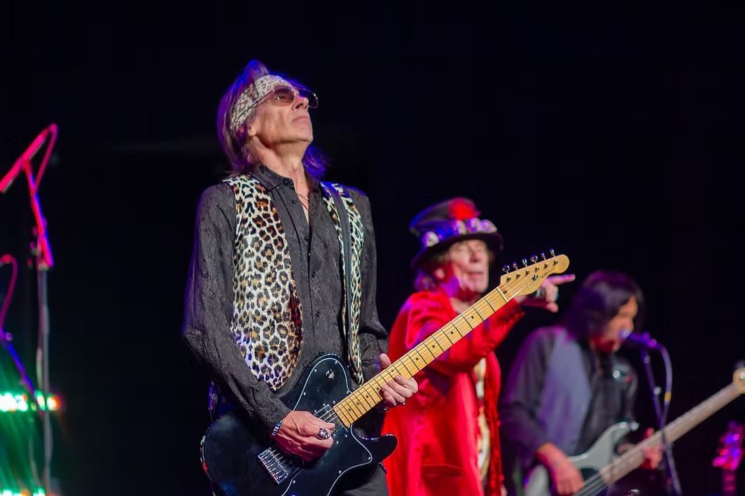 Shane Hunter as Keith Richards