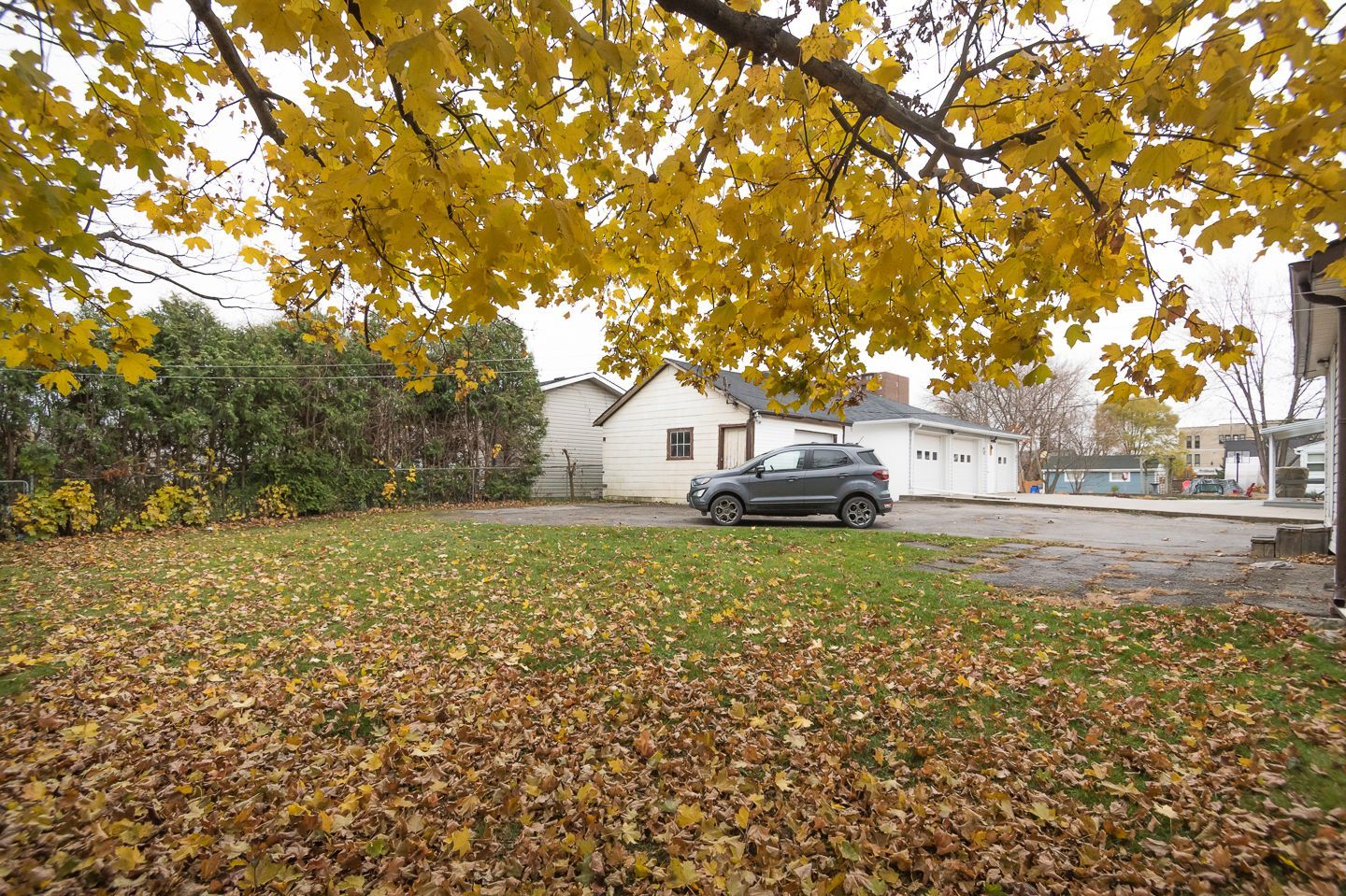 30 robert street, Milton, Ontario side view