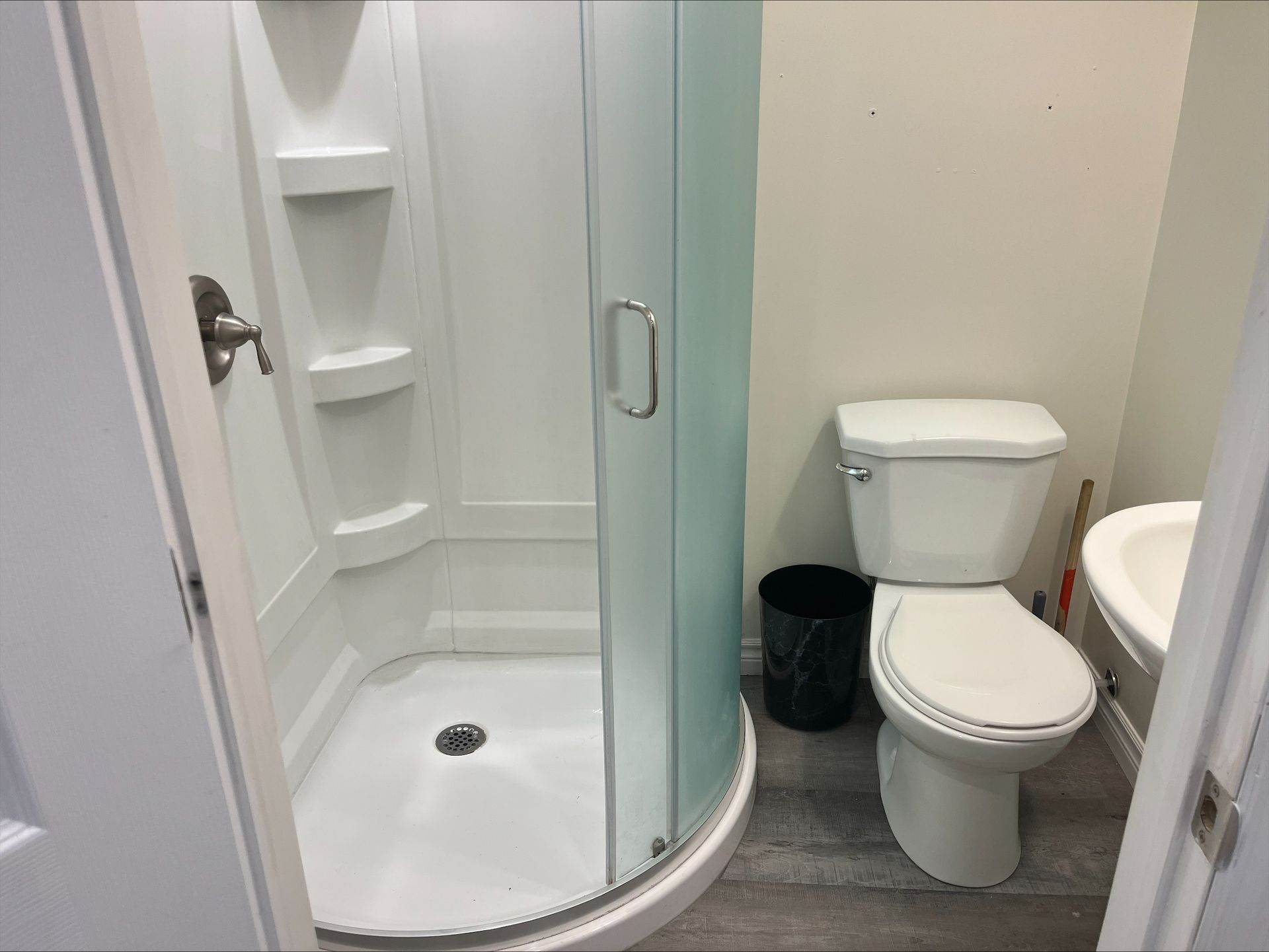 95 Heslop Road Lower | Milton, Ontario bathroom with a toilet and a shower stall