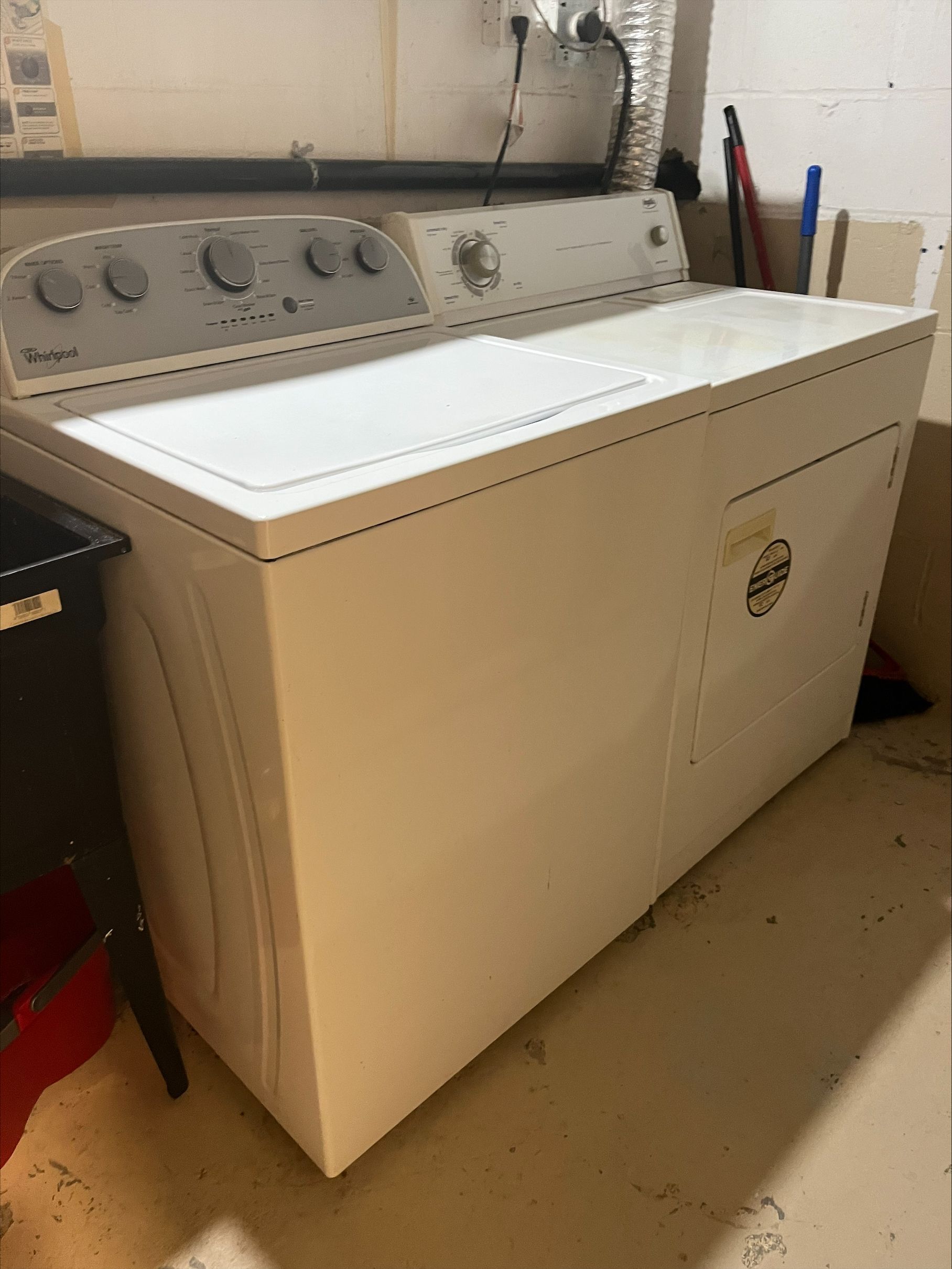 95 Heslop Road Lower | Milton, Ontario whirlpool washer and dryer in a laundry room