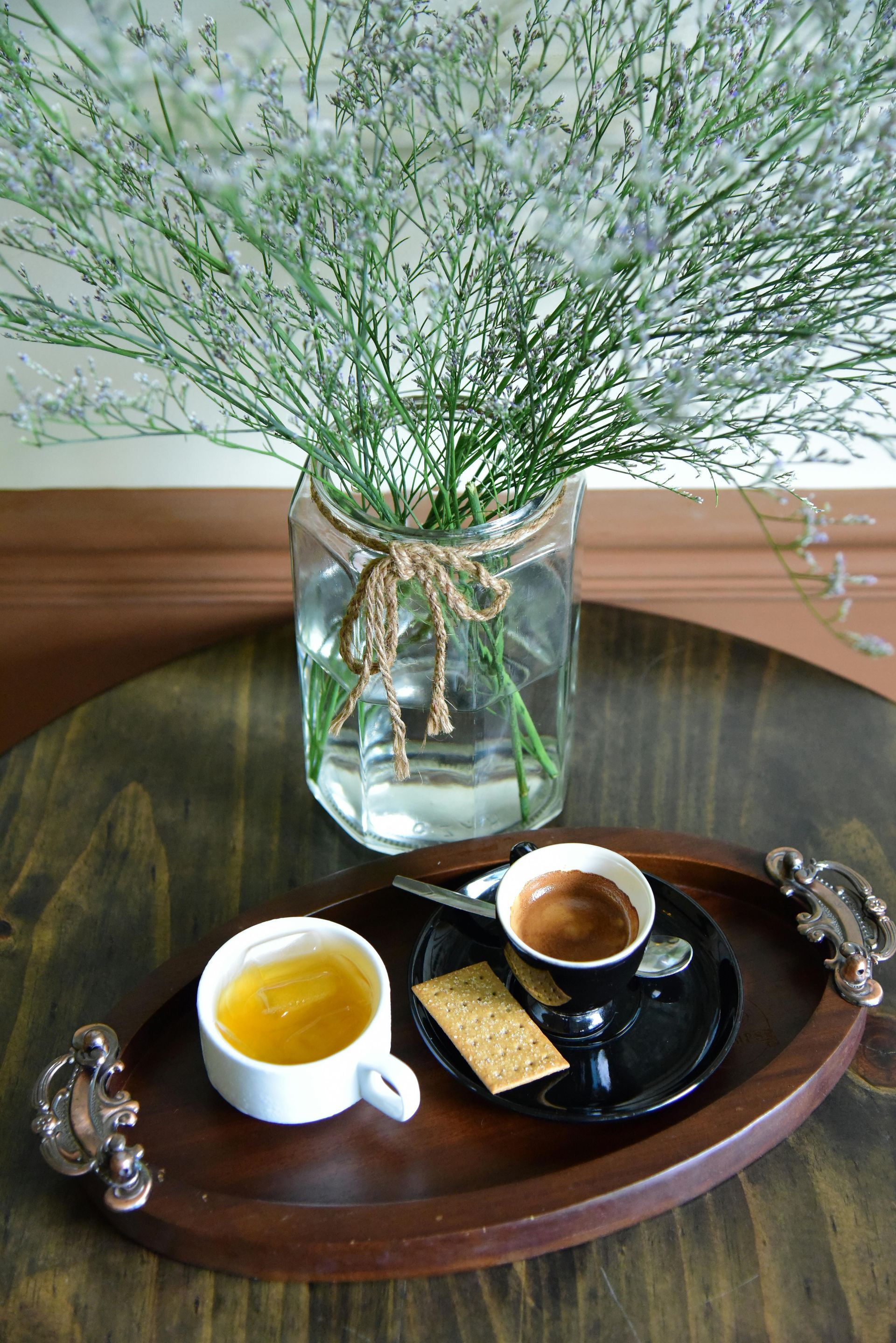 A logo for Cheney house bed and breakfast