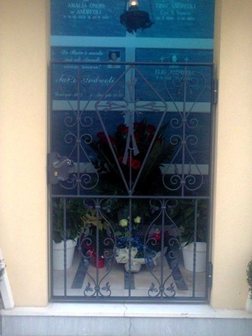 cancelletto in ferro per tomba di famiglia