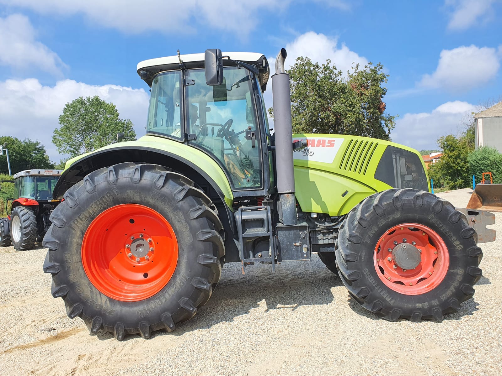 TRATTORE AGRICOLO CLASS AXION 810