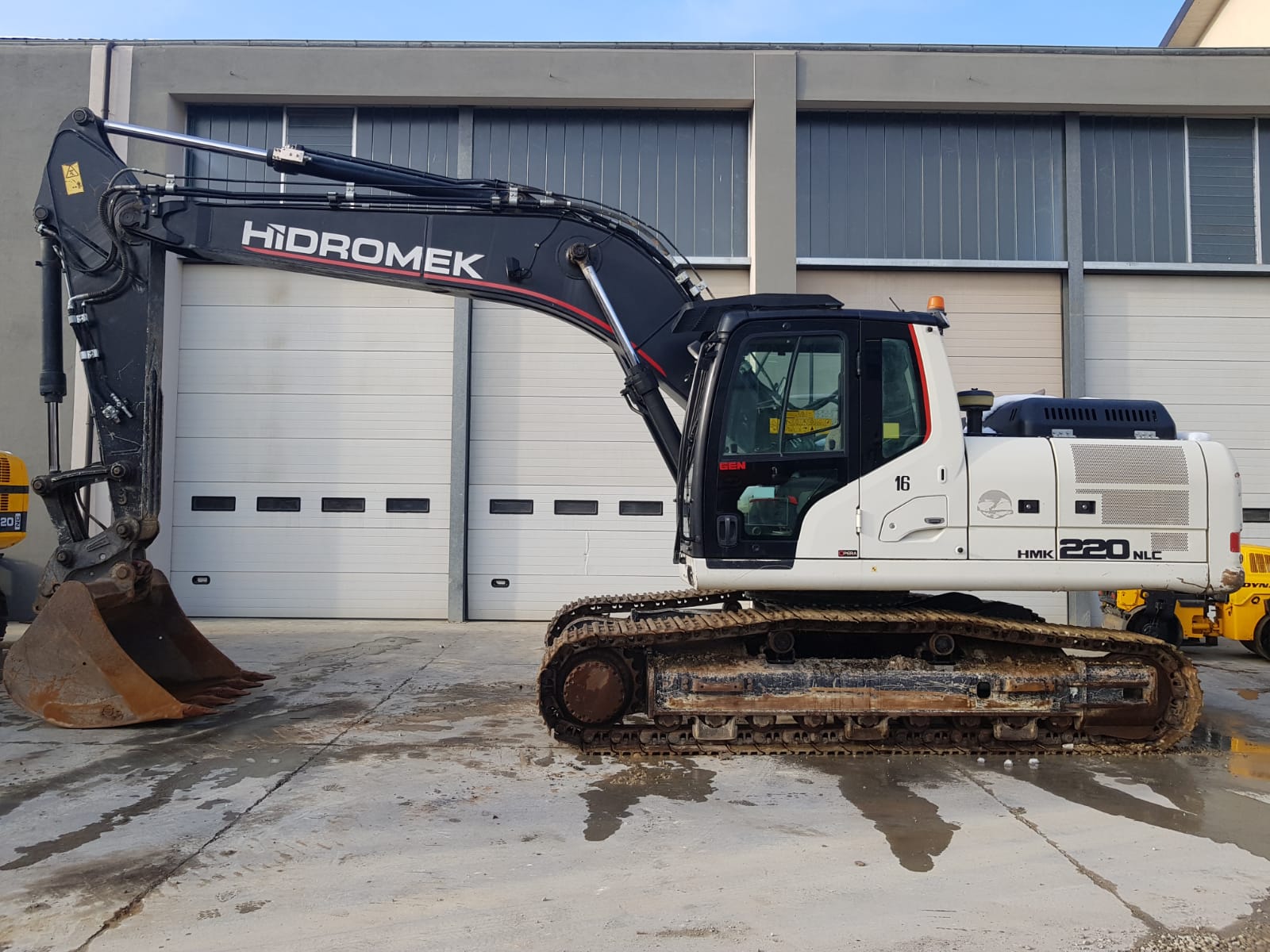 ESCAVATORE CINGOLATO KOMATSU PC 138