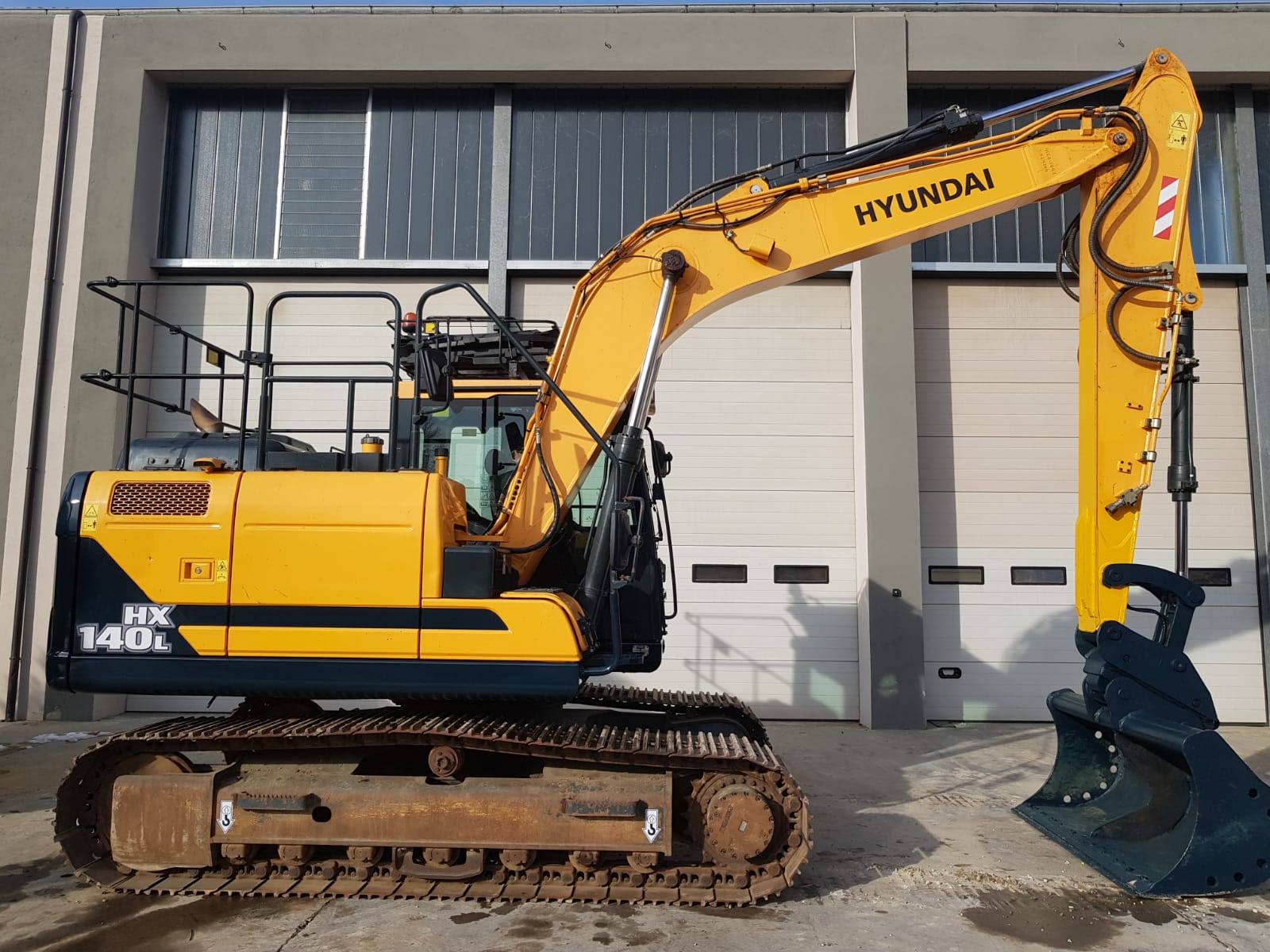 ESCAVATORE CINGOLATO HYUNDAI HX140L