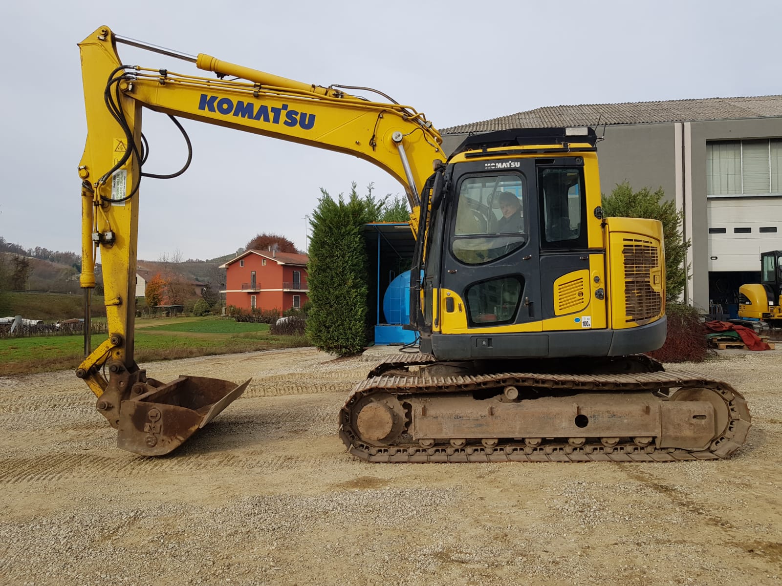 ESCAVATORE CINGOLATO KOMATSU PC 138