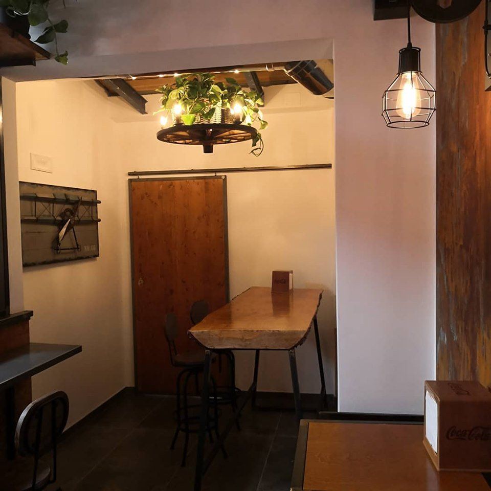 interno della paninoteca nel centro di Rimini