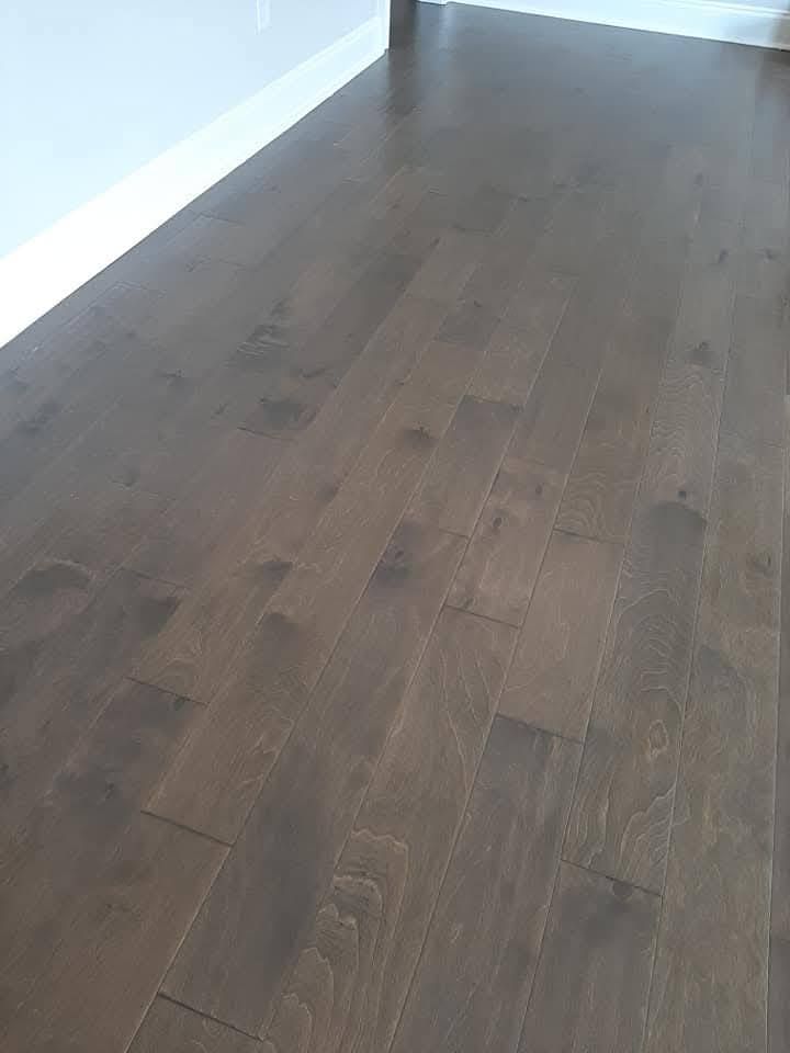 A close up of a wooden floor in a room.