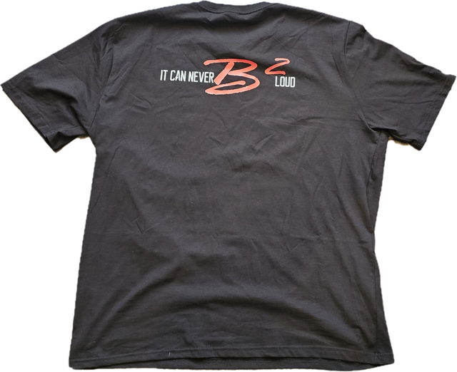 Een zwart t-shirt met de tekst be loud sweet like danish