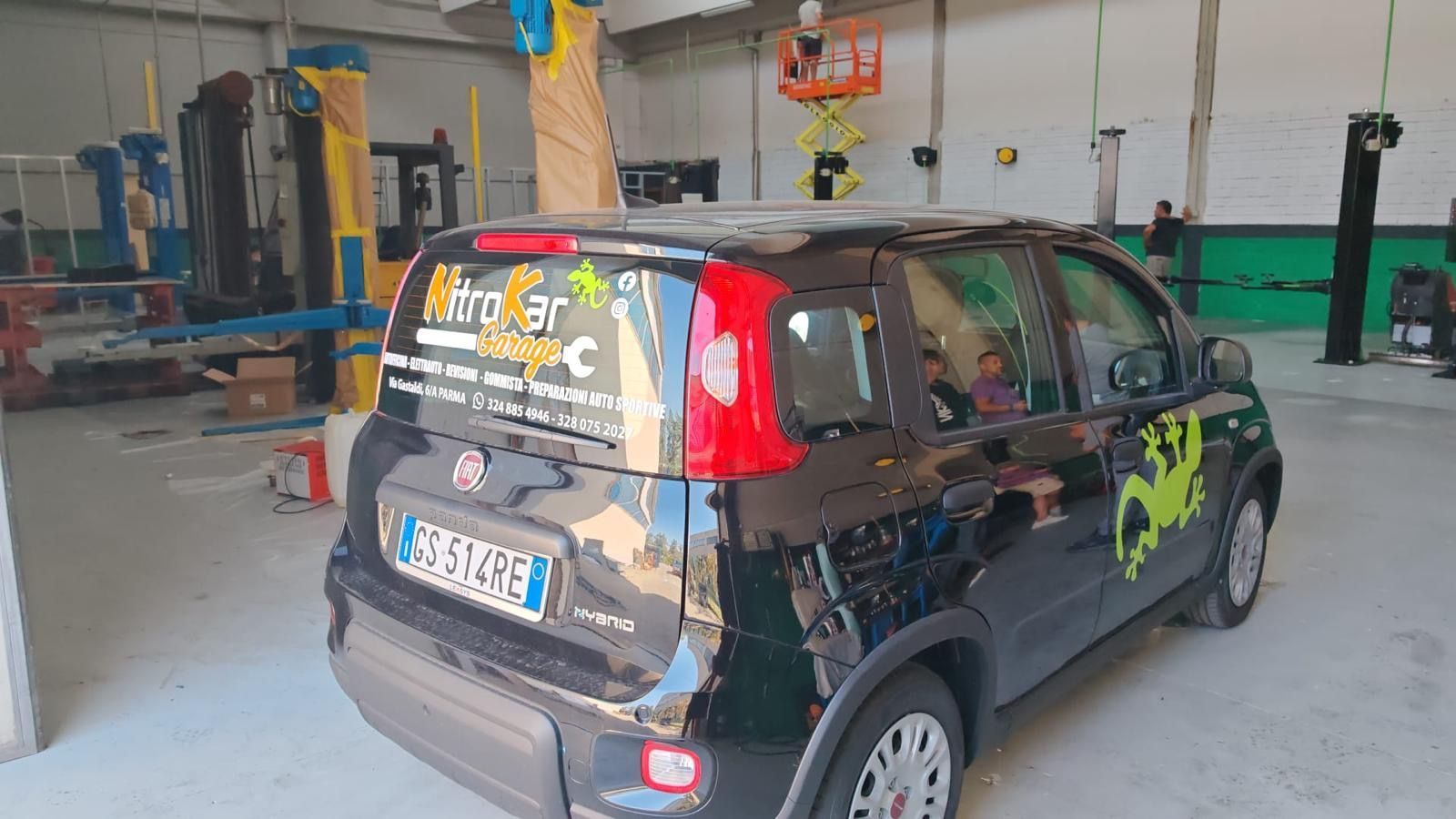 auto con pubblicità nitrokar