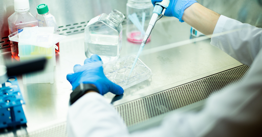 Medical professional prepares stem cells In a lab for regenerative therapy at Smith Plastic Surgery