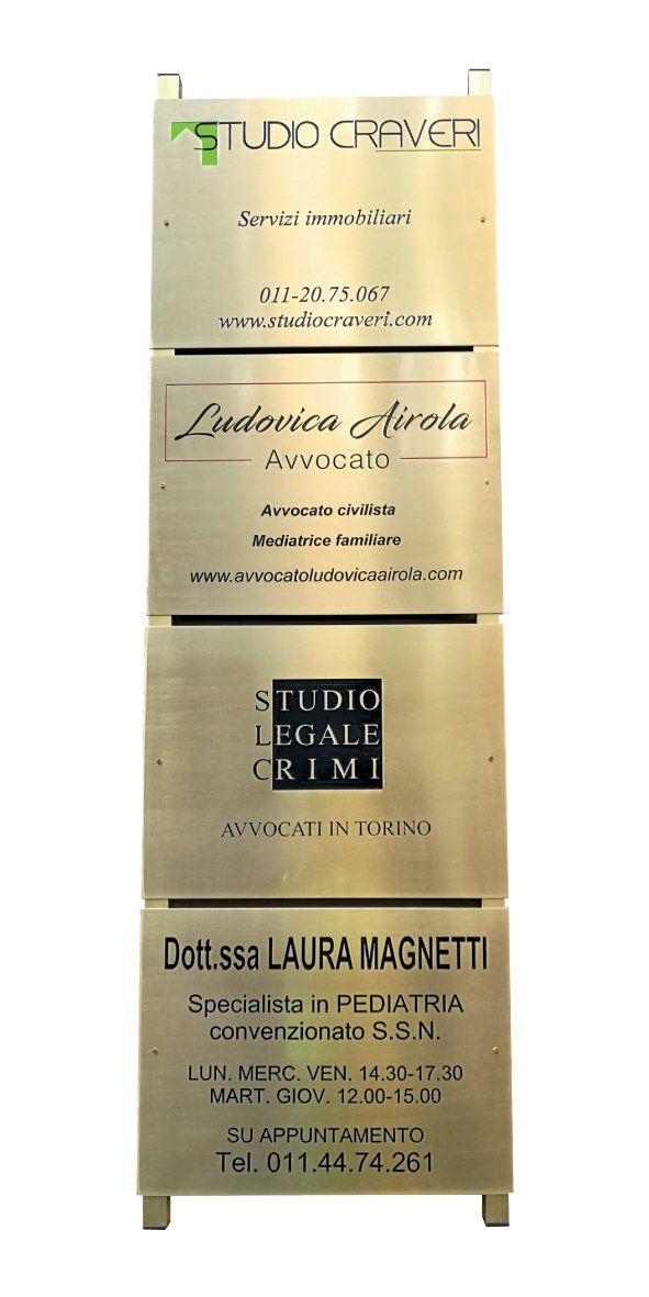 targhe in ottone di vari studi professionali
