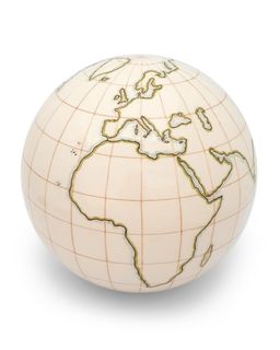 urn wereldbol - globe - wereldreiziger, handbeschilderd met de continenten van de aarde