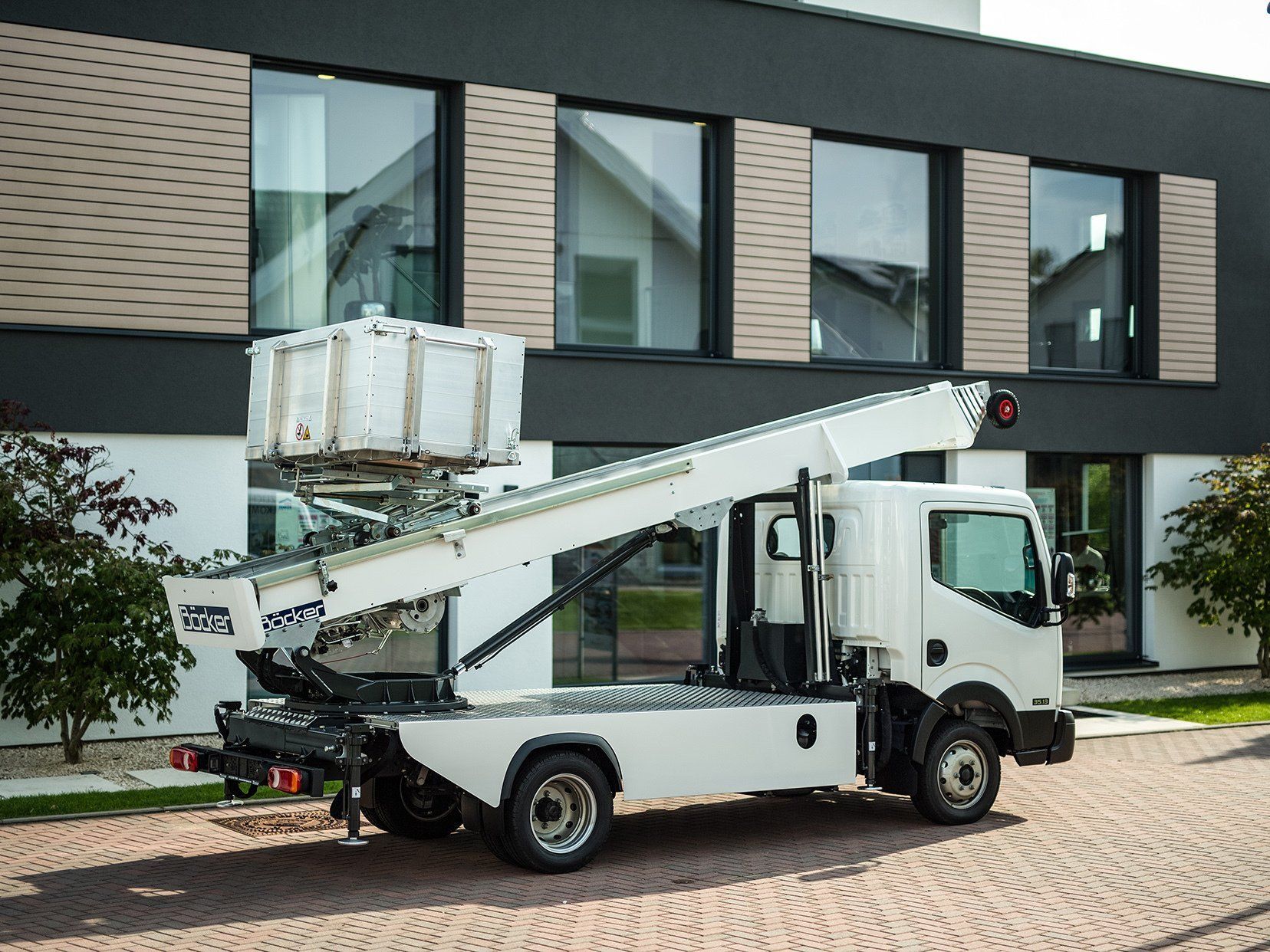 Monte meubles  Autoporté