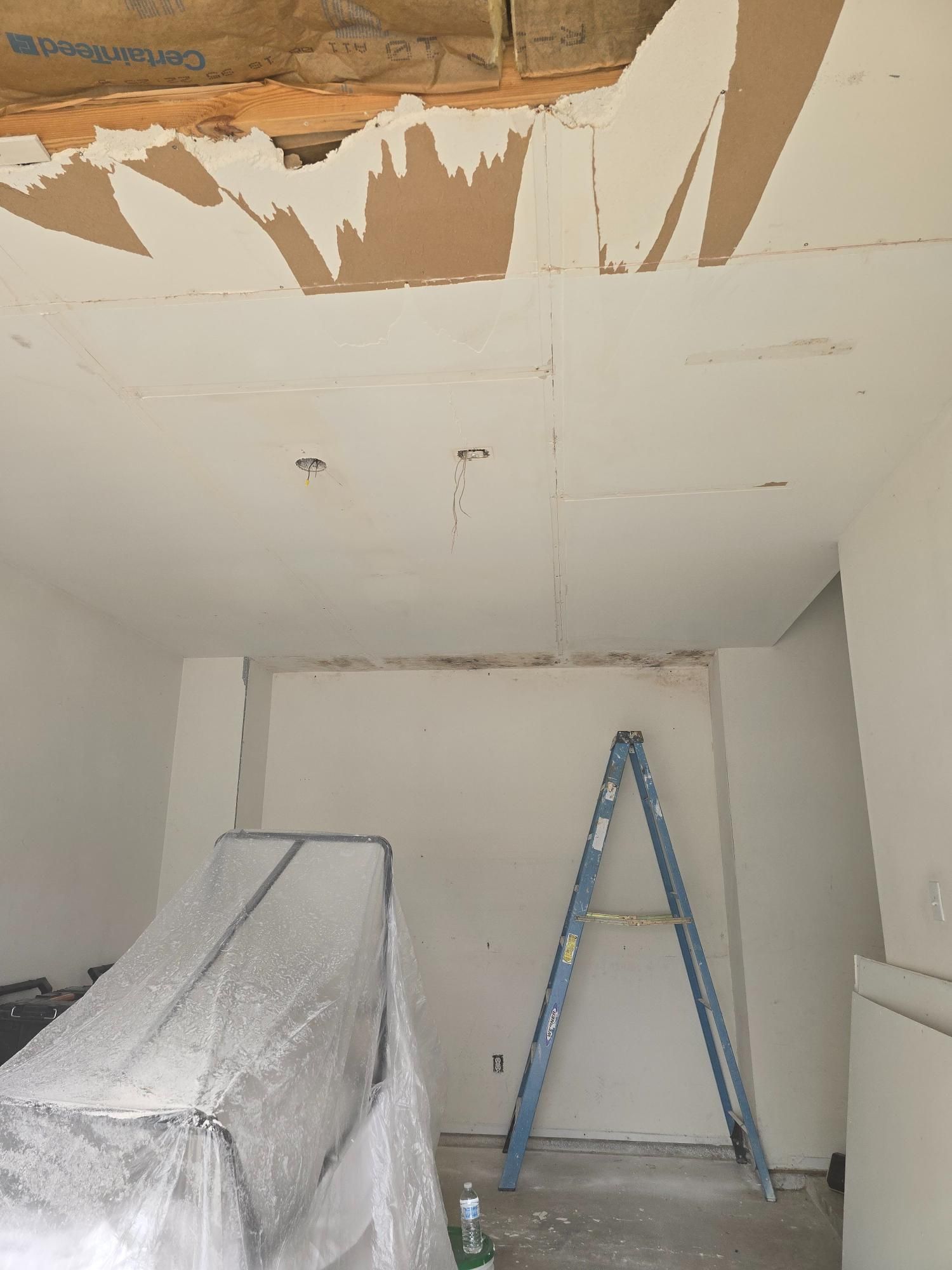 A room with a ladder in the middle of it