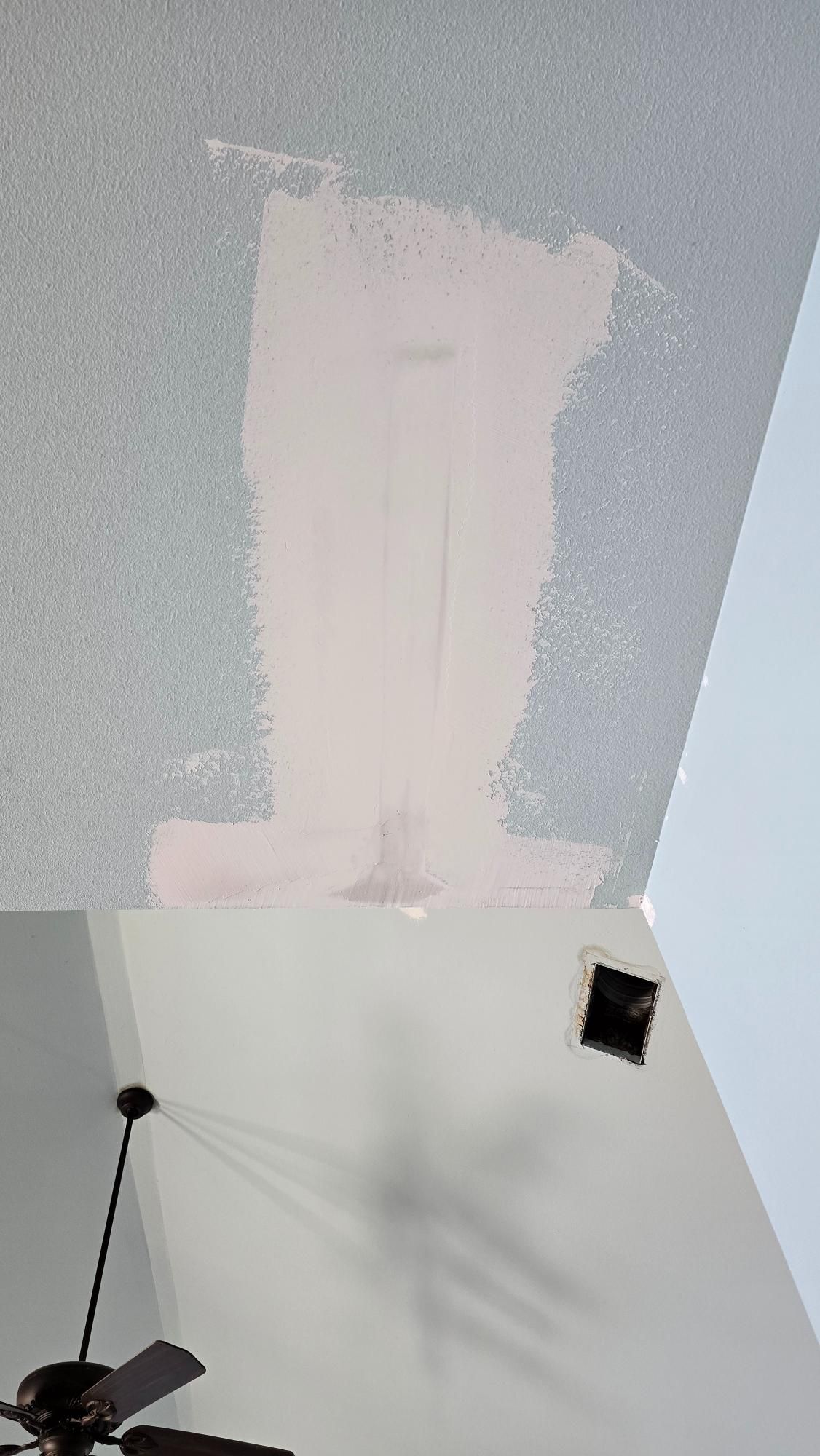 A ceiling fan is hanging from the ceiling of a room.