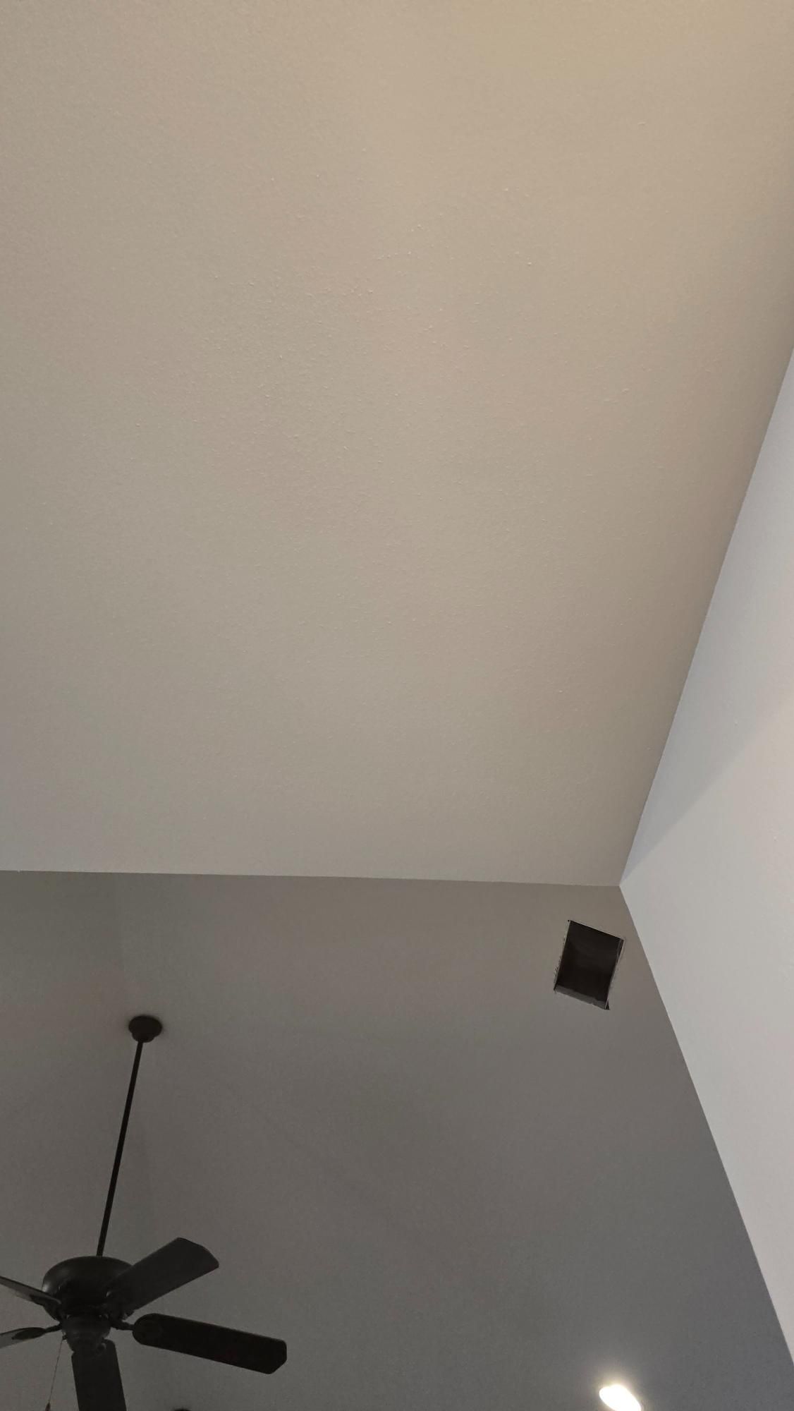 A ceiling fan is hanging from the ceiling of a room.