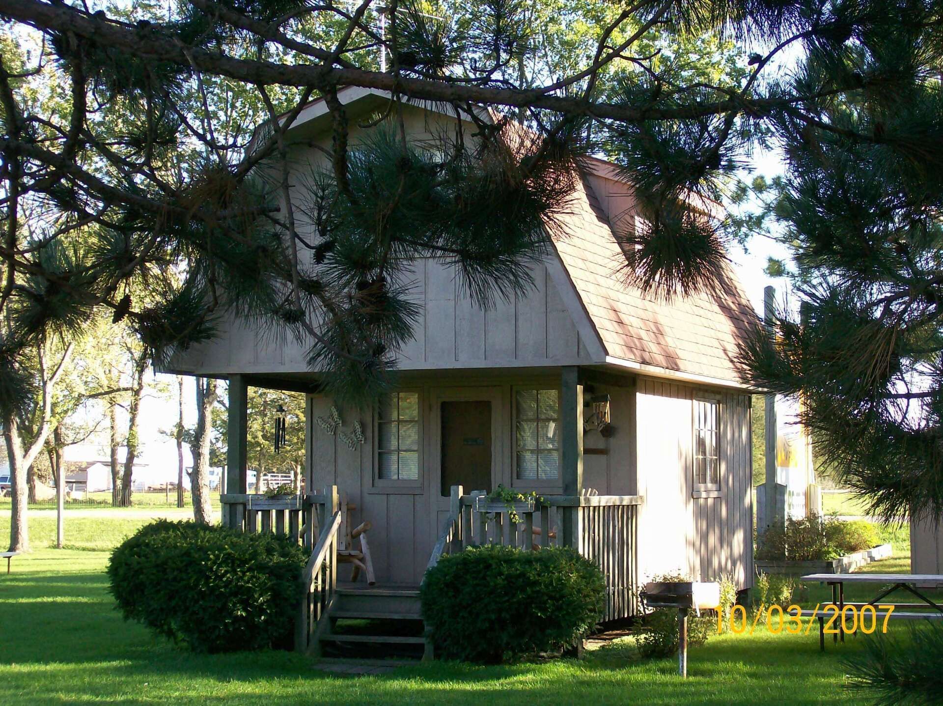 A picture of a small house was taken in 2007