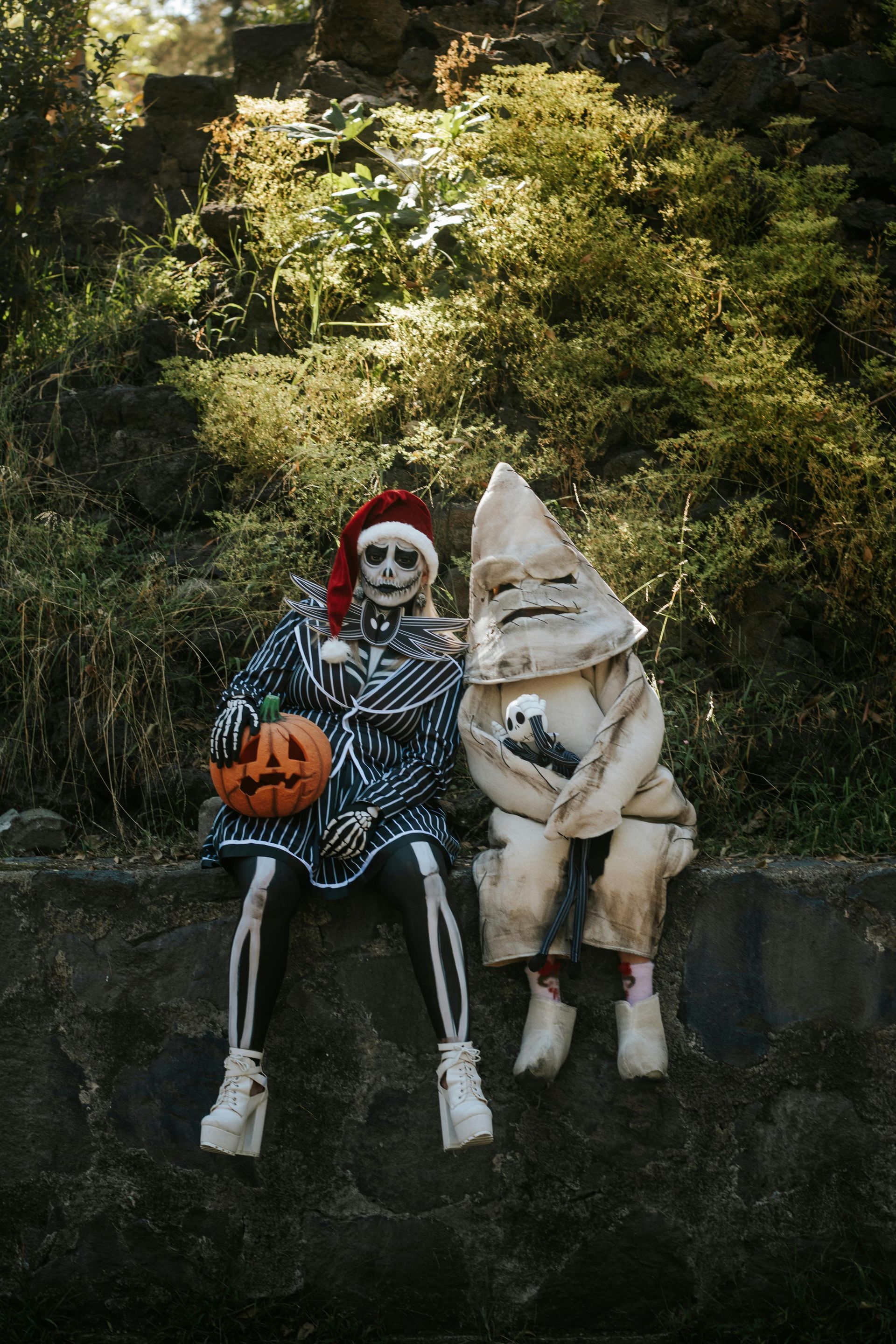 A couple people dressed up for holloween
