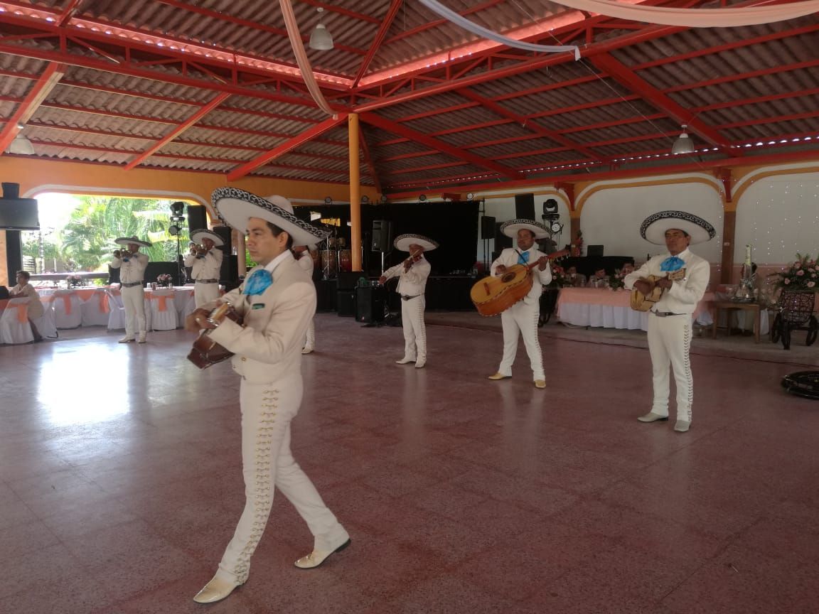  MARIACHI ÁNGELES DE PLATA