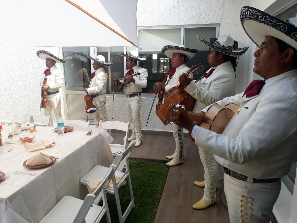  MARIACHI ÁNGELES DE PLATA