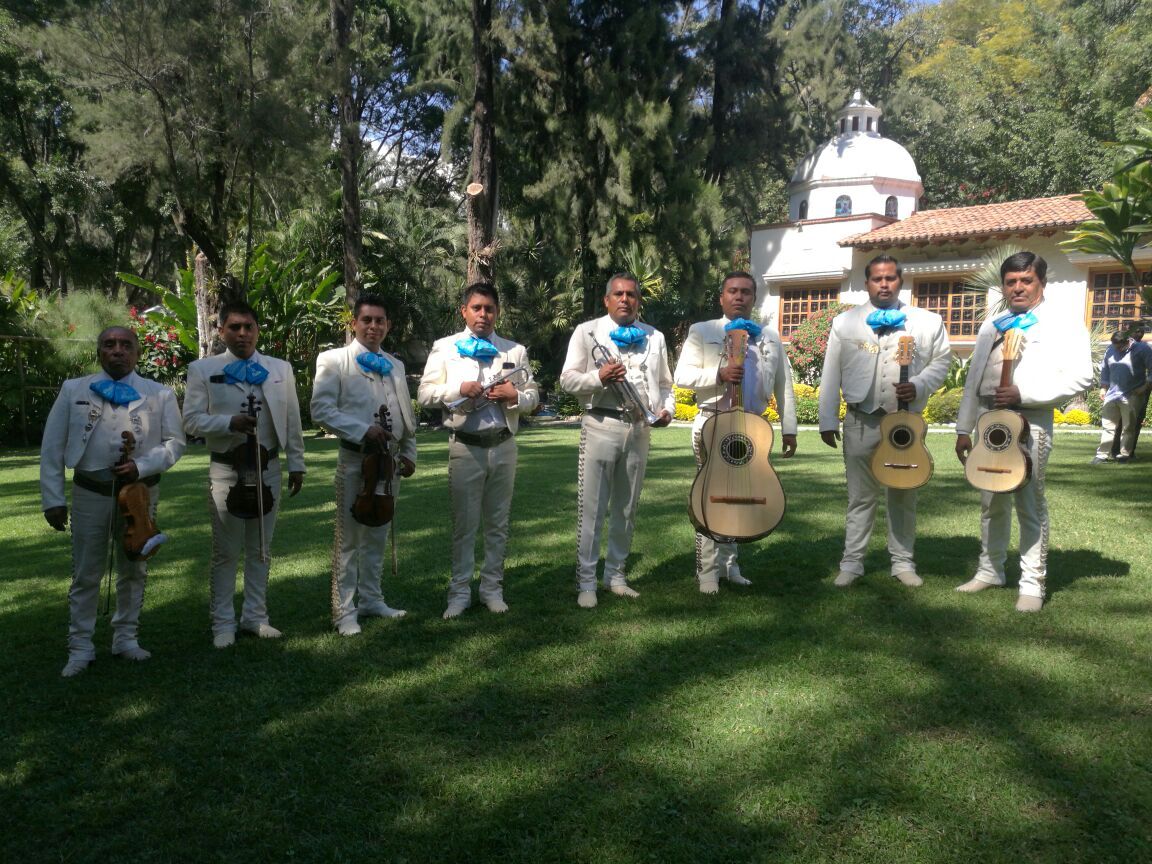  MARIACHI ÁNGELES DE PLATA