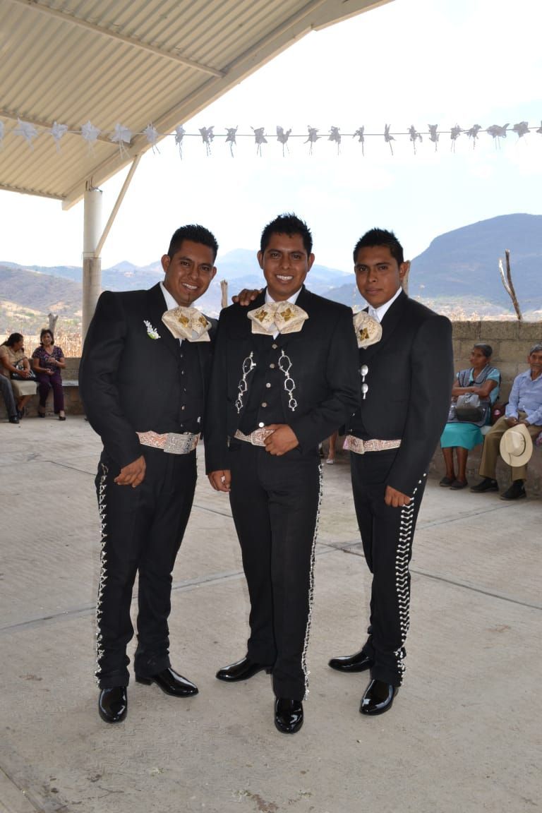  MARIACHI ÁNGELES DE PLATA