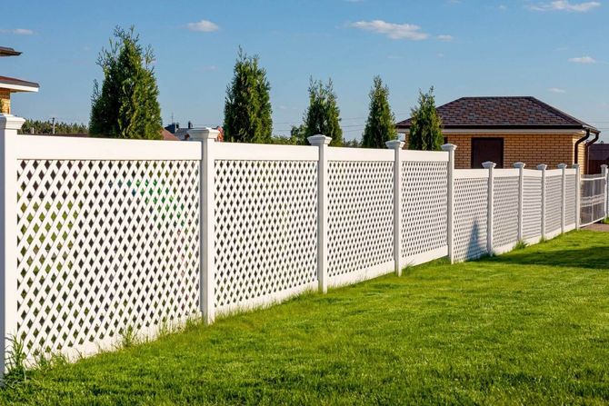 Vinyl privacy fence installation in Casa Grande AZ